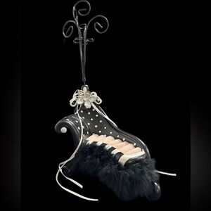 Ring Display Sofa Shaped Finger Rings Holder & necklace& bracelet holder.

0131